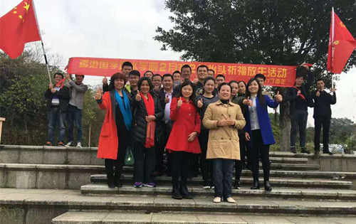 �뼪��̩��չ�����³�����̧ͷ�����������