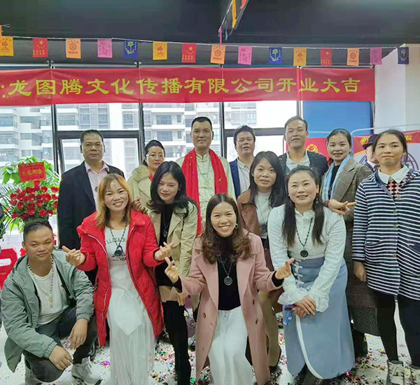 ���ض�ݸ�е�һ�Һ뼪��̩�ֵ�ʢ��ҵ��ϲȵҲǰ��ף�أ�