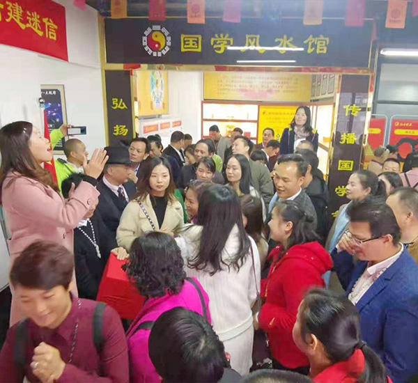 ���ض�ݸ�е�һ�Һ뼪��̩�ֵ�ʢ��ҵ��ϲȵҲǰ��ף�أ�