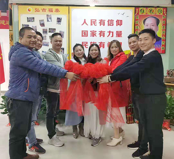 ���ض�ݸ�е�һ�Һ뼪��̩�ֵ�ʢ��ҵ��ϲȵҲǰ��ף�أ�