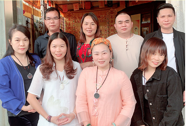 ���ض�ݸ�е�һ�Һ뼪��̩�ֵ�ʢ��ҵ��ϲȵҲǰ��ף�أ�