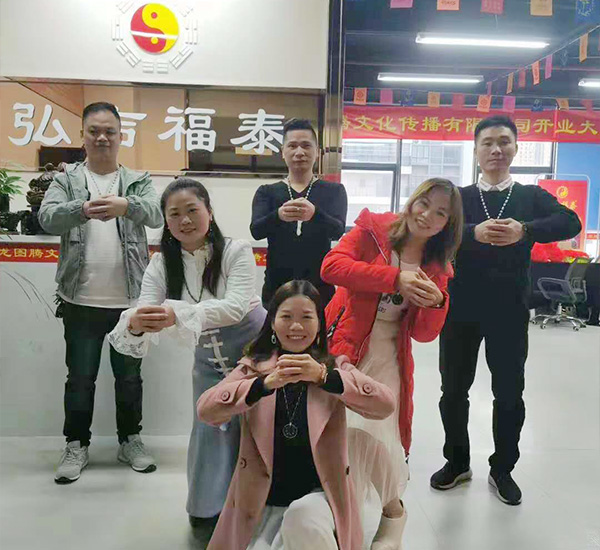 ���ض�ݸ�е�һ�Һ뼪��̩�ֵ�ʢ��ҵ��ϲȵҲǰ��ף�أ�